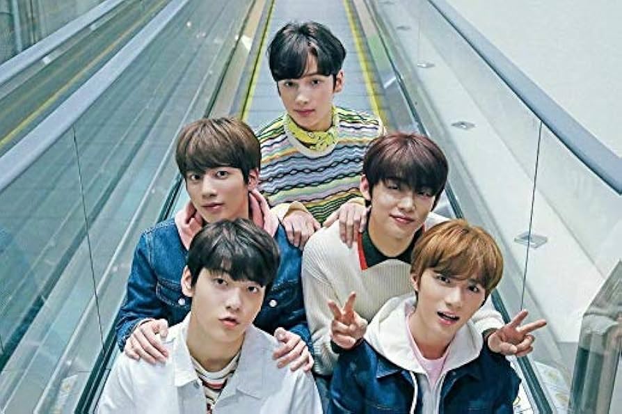 txt the magic  絵本　英語　新品未開封　TXT Amazon.co.jp: TXT The Tale of the Magic Island THE STAR